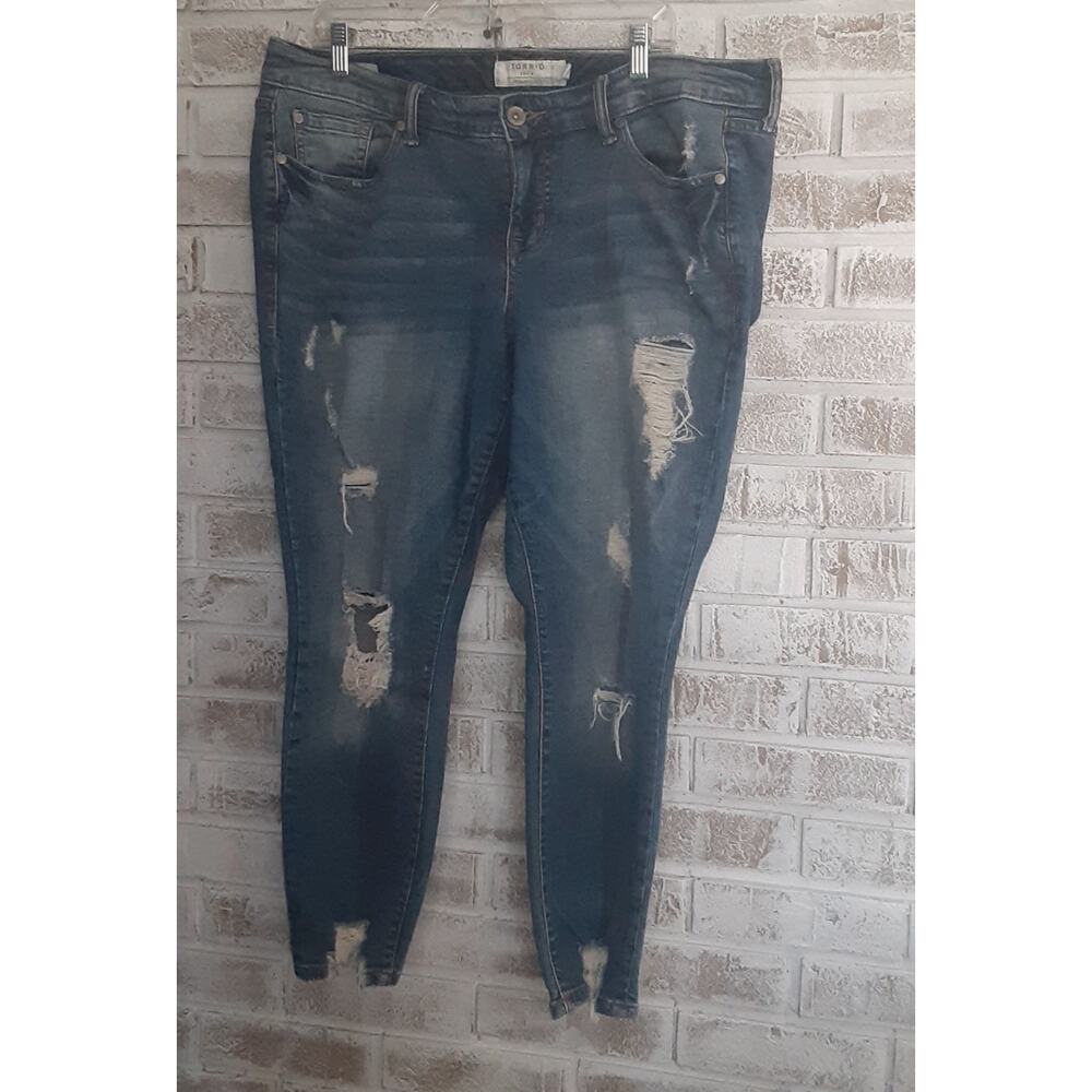 Torrid 14R Ankle Skinny Distressed Tattered Jeans Note